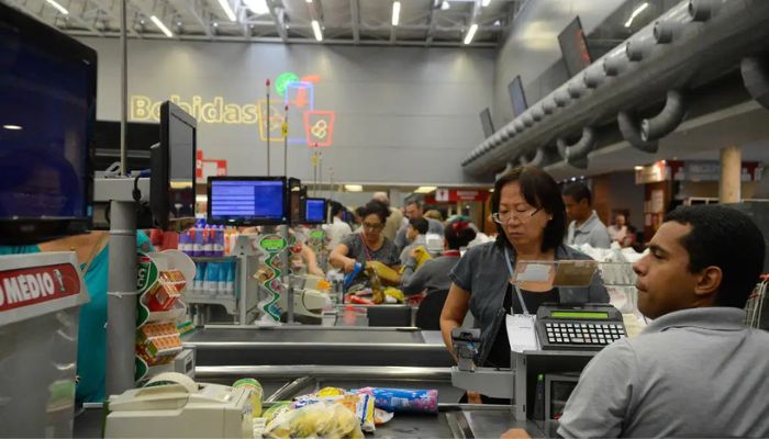 © Tânia Rêgo/Agência Brasil Consumo dos brasileiros cresce 2,63% no primeiro semestre